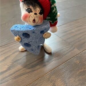 Vintage 2000 Annalee Christmas Mouse with Blue Cheese